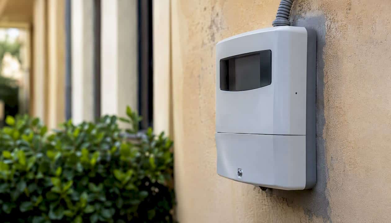 Contatore elettrico di ultima generazione con display scuro