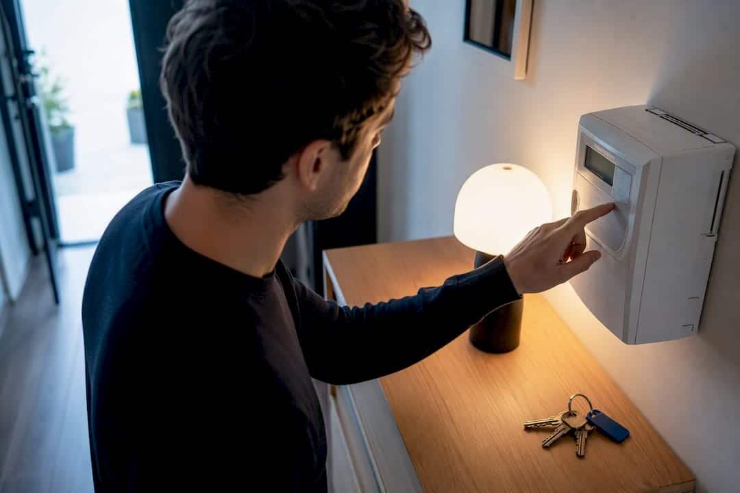 L'erede controlla il contatore dell’appartamento